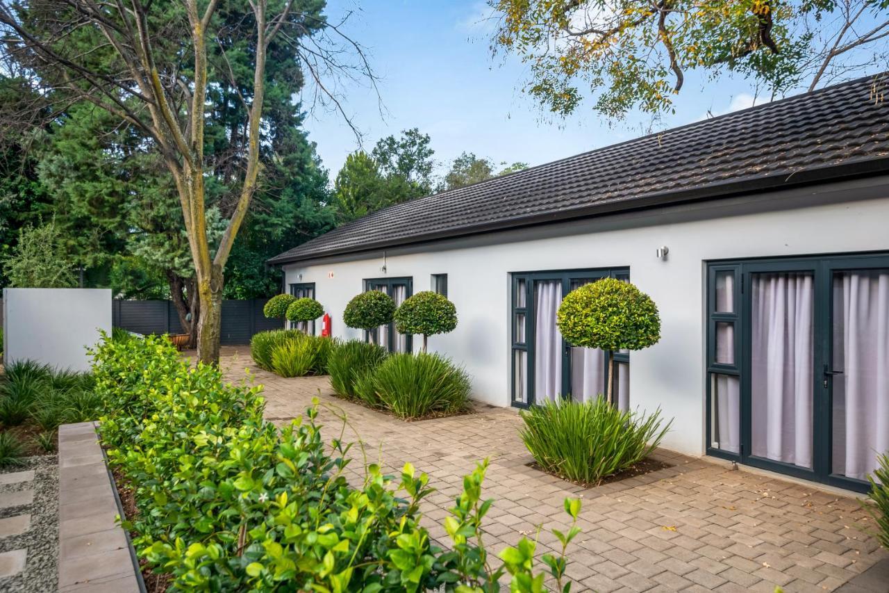 30 On Whites Guesthouse Bloemfontein Extérieur photo