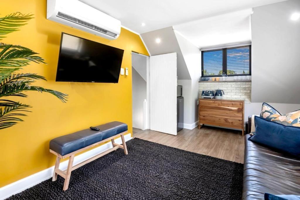 30 On Whites Guesthouse Bloemfontein Extérieur photo