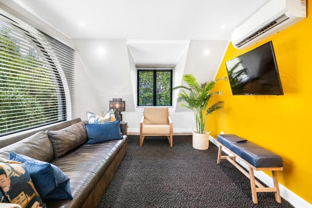 30 On Whites Guesthouse Bloemfontein Extérieur photo