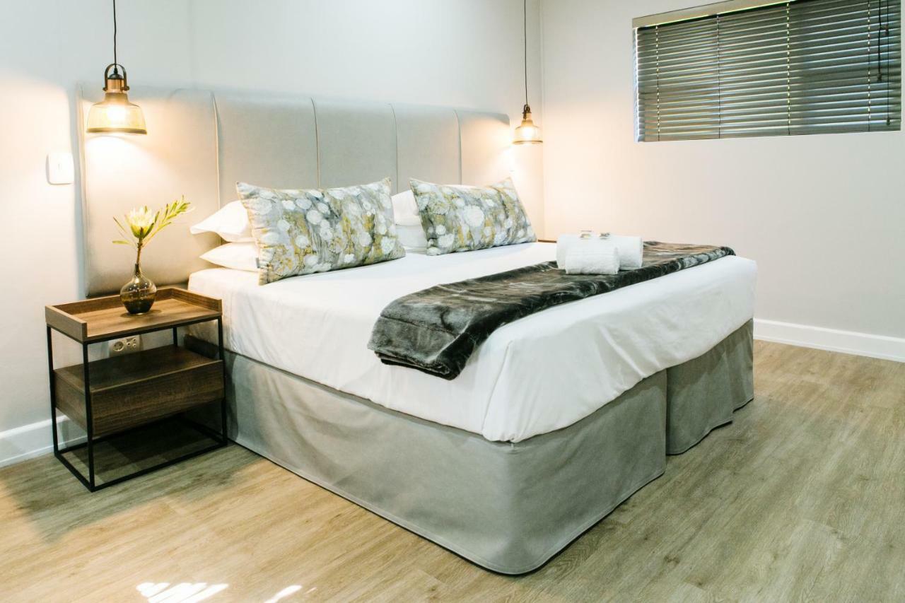 30 On Whites Guesthouse Bloemfontein Extérieur photo