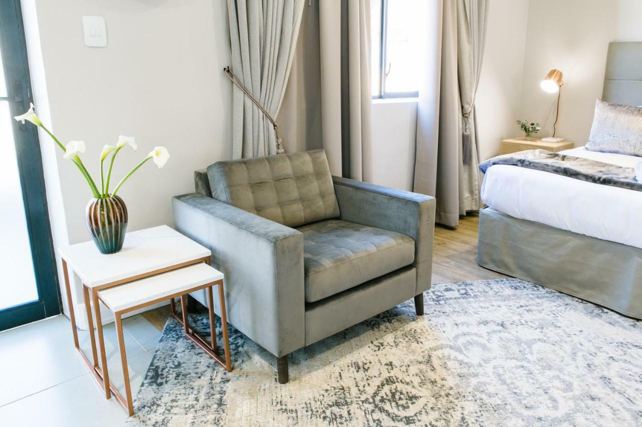 30 On Whites Guesthouse Bloemfontein Extérieur photo