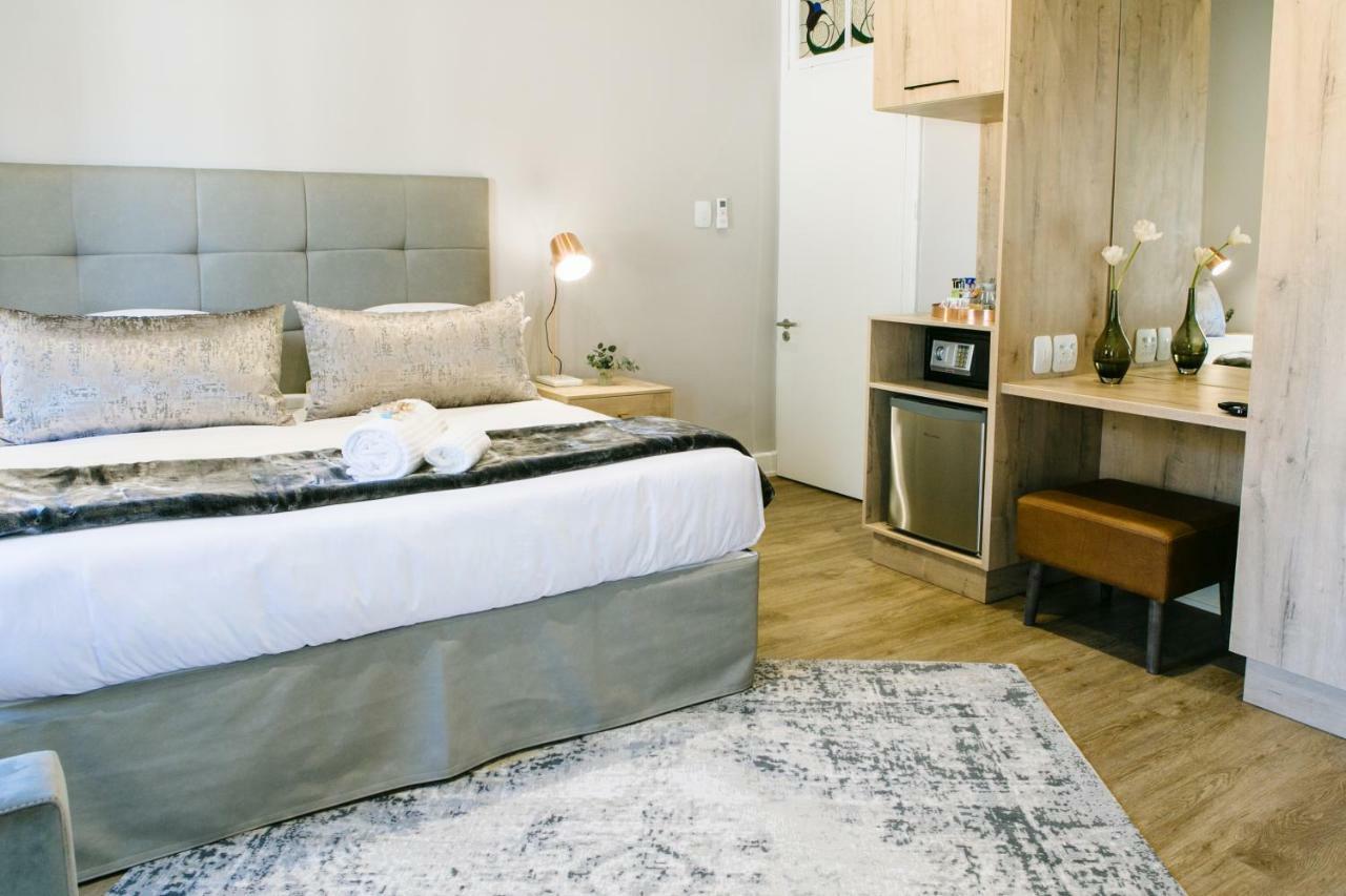 30 On Whites Guesthouse Bloemfontein Extérieur photo