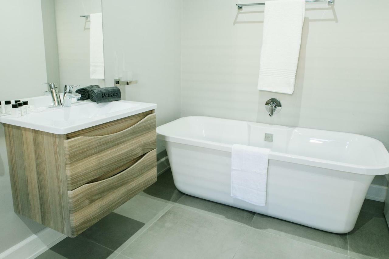 30 On Whites Guesthouse Bloemfontein Extérieur photo